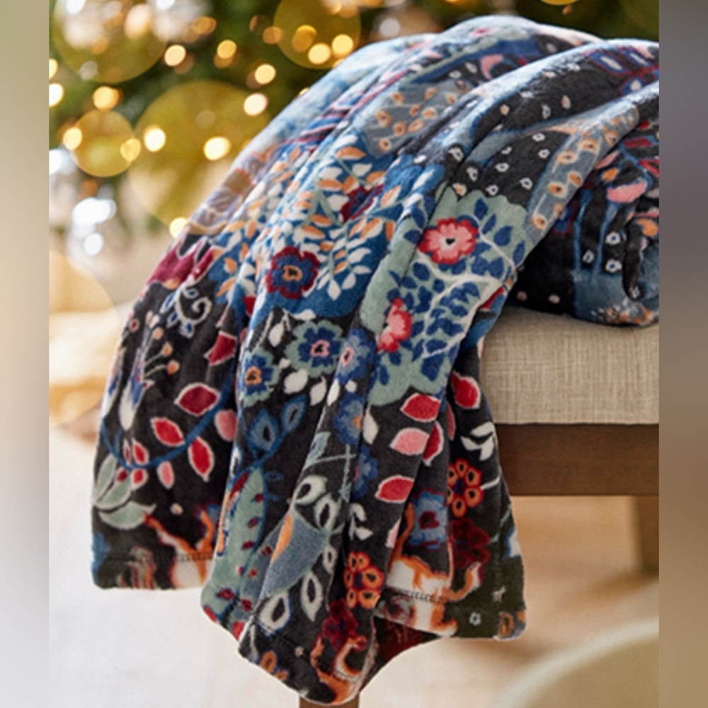 Vera Bradley Fleece Plush Enchantment Multicolor Holiday Throw Blanket 80” x 50”